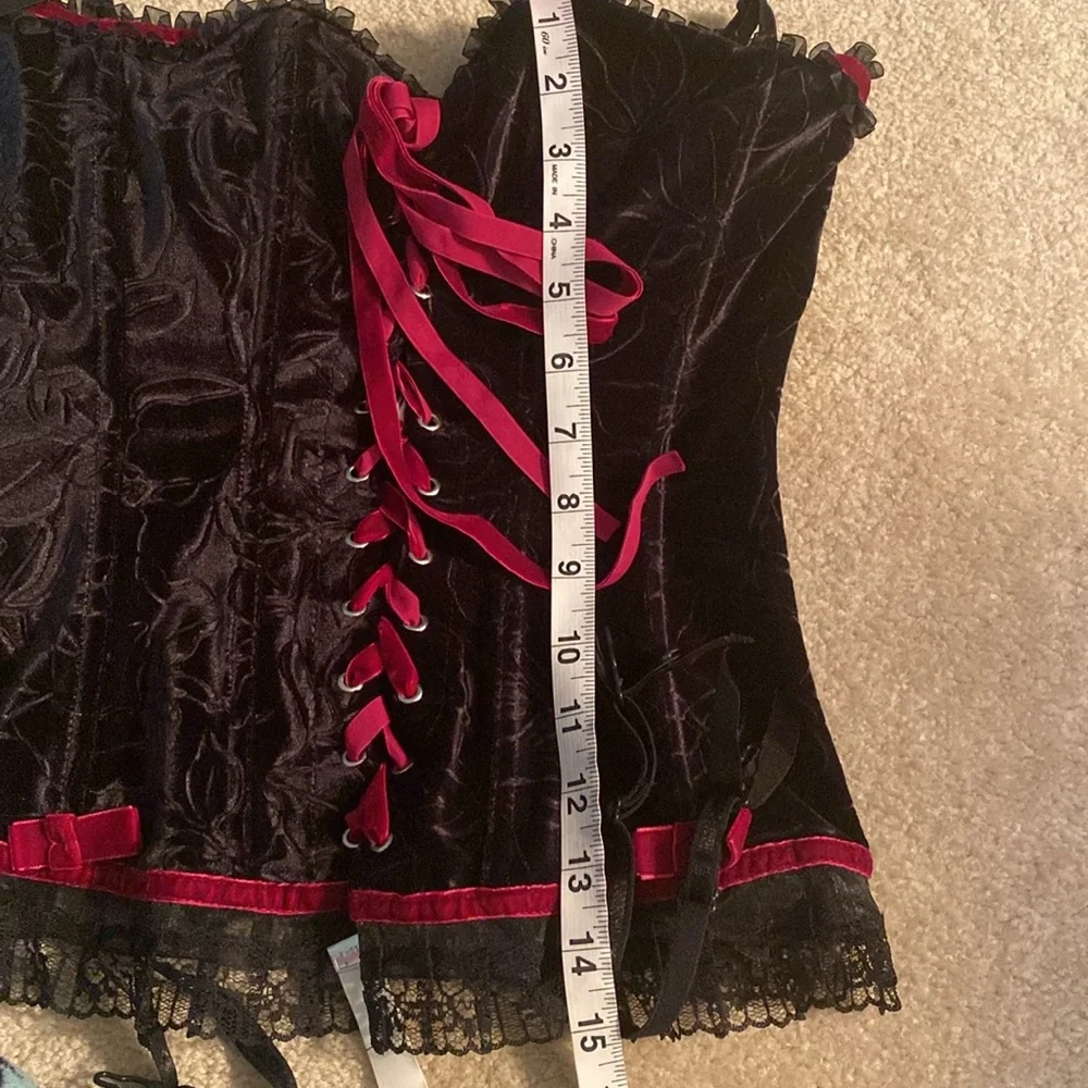 Lovers lane brand velvet corset. Back hooks and push up bra inside - Picture 15 of 15
